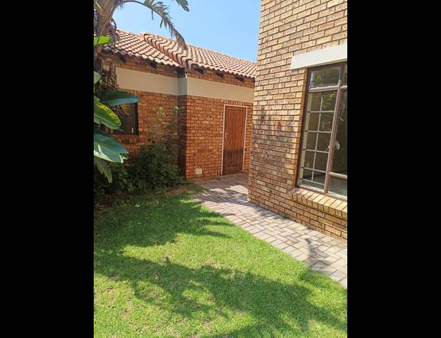 2 BEDROOM APARTMENT FOR SALE IN MOOIKLOOF RIDGE ESTATE